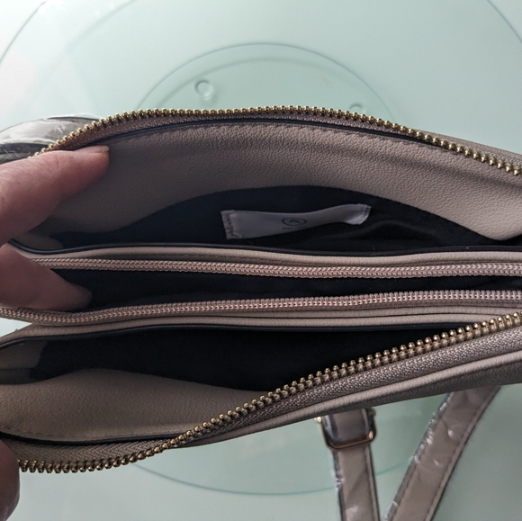 NWT Cafe au lait, Addition Elle, cross body purse - Picture 8 of 9